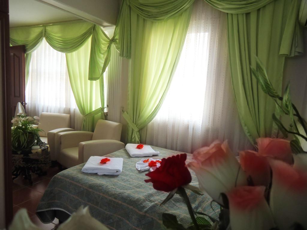 Vatan Hotel Измир Екстериор снимка